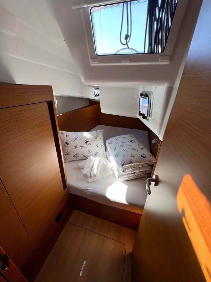 Kingfisher, Jeanneau Sun Odyssey 410, photo 4